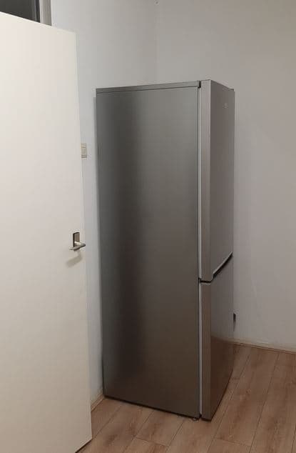 Private Bedroom Available in Shared Apartment - Image 4