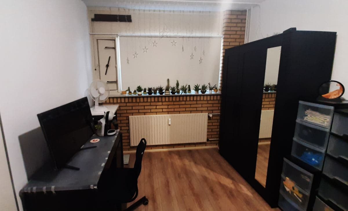 Private Bedroom Available in Shared Apartment - Image 7